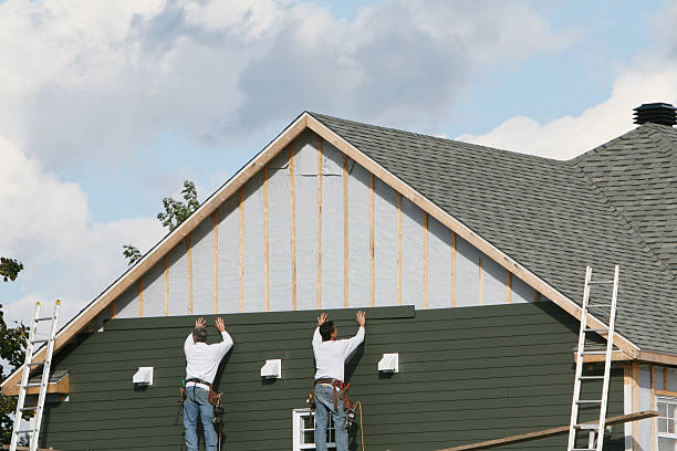 Professional Siding technician working in Hurlock, MD